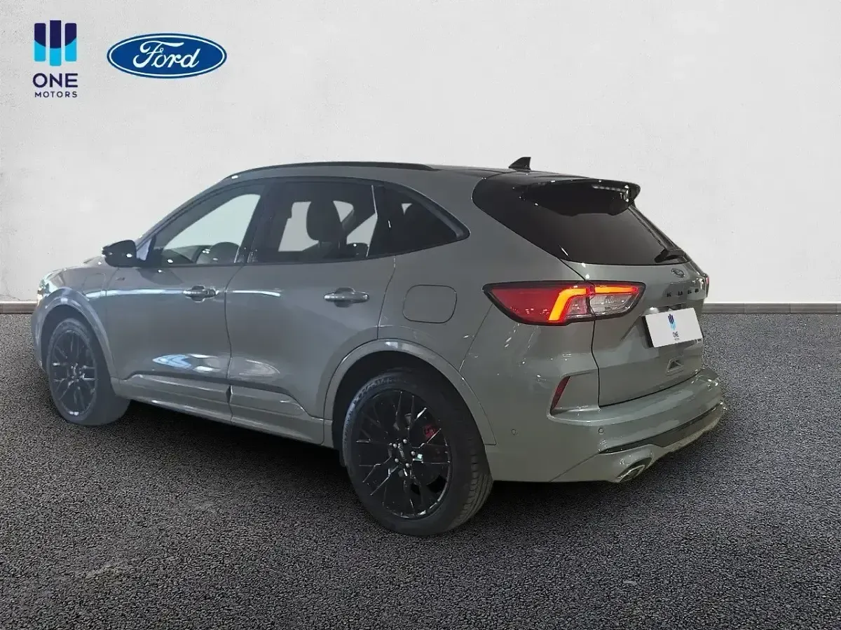 Usado Ford Kuga ST-Line X 225 CV (165 kW) 2023 Gris SUV