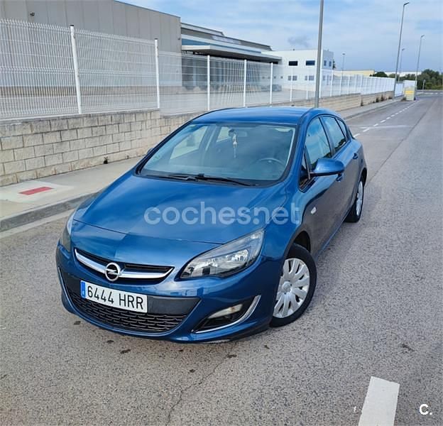 Usado Opel Astra Sportive 130 CV (95 kW) 2013 Azul Berlina