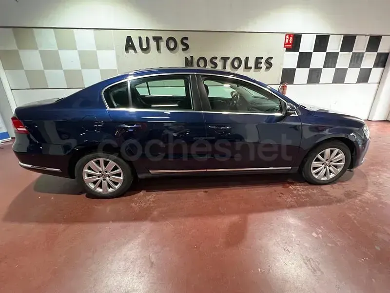 Usado VW Passat 105 CV (77 kW) 2013 Azul Berlina