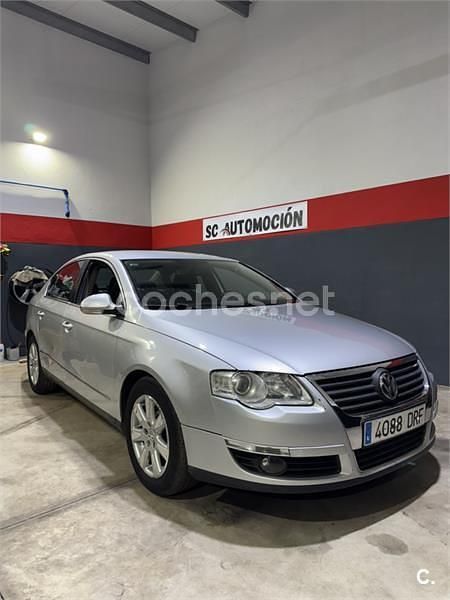 Usado VW Passat Sportline 140 CV (102 kW) 2005 Gris / plata Berlina
