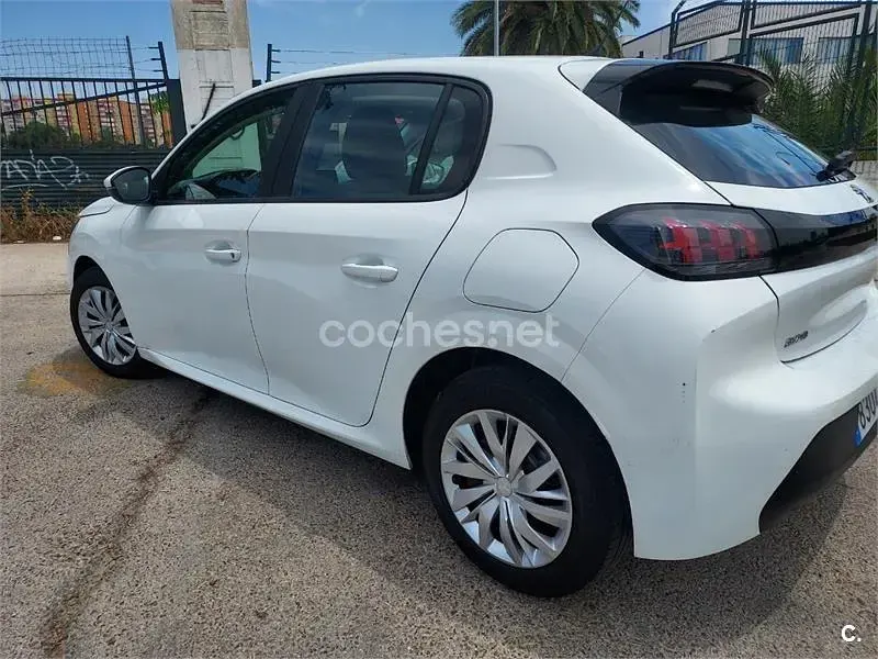 Usado Peugeot 208 Active 100 CV (73 kW) 2021 Blanco Utilitario