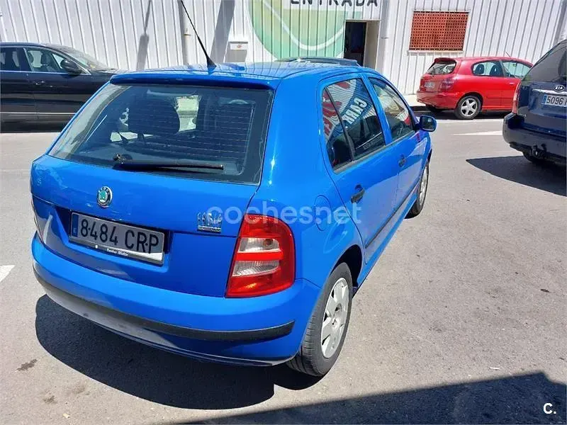 Usado Skoda Fabia 75 CV (55 kW) 2004 Azul Berlina