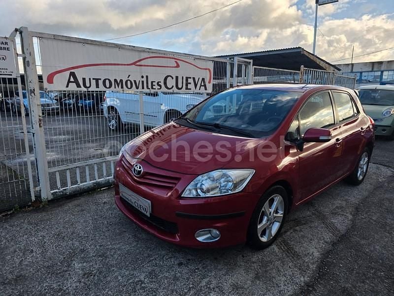 Usado Toyota Auris Sol 126 CV (92 kW) 2007 Granate Berlina