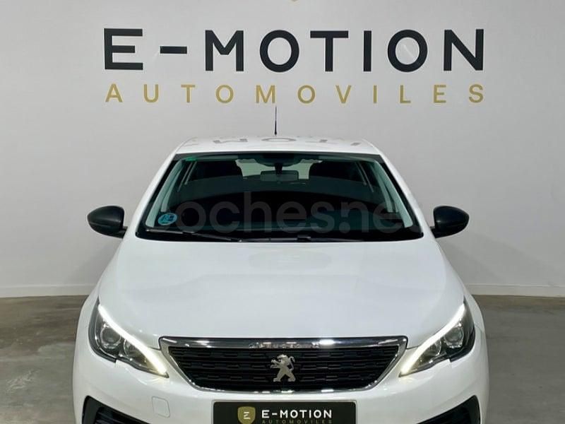 Usado Peugeot 308 Access 100 CV (73 kW) 2019 Blanco Berlina