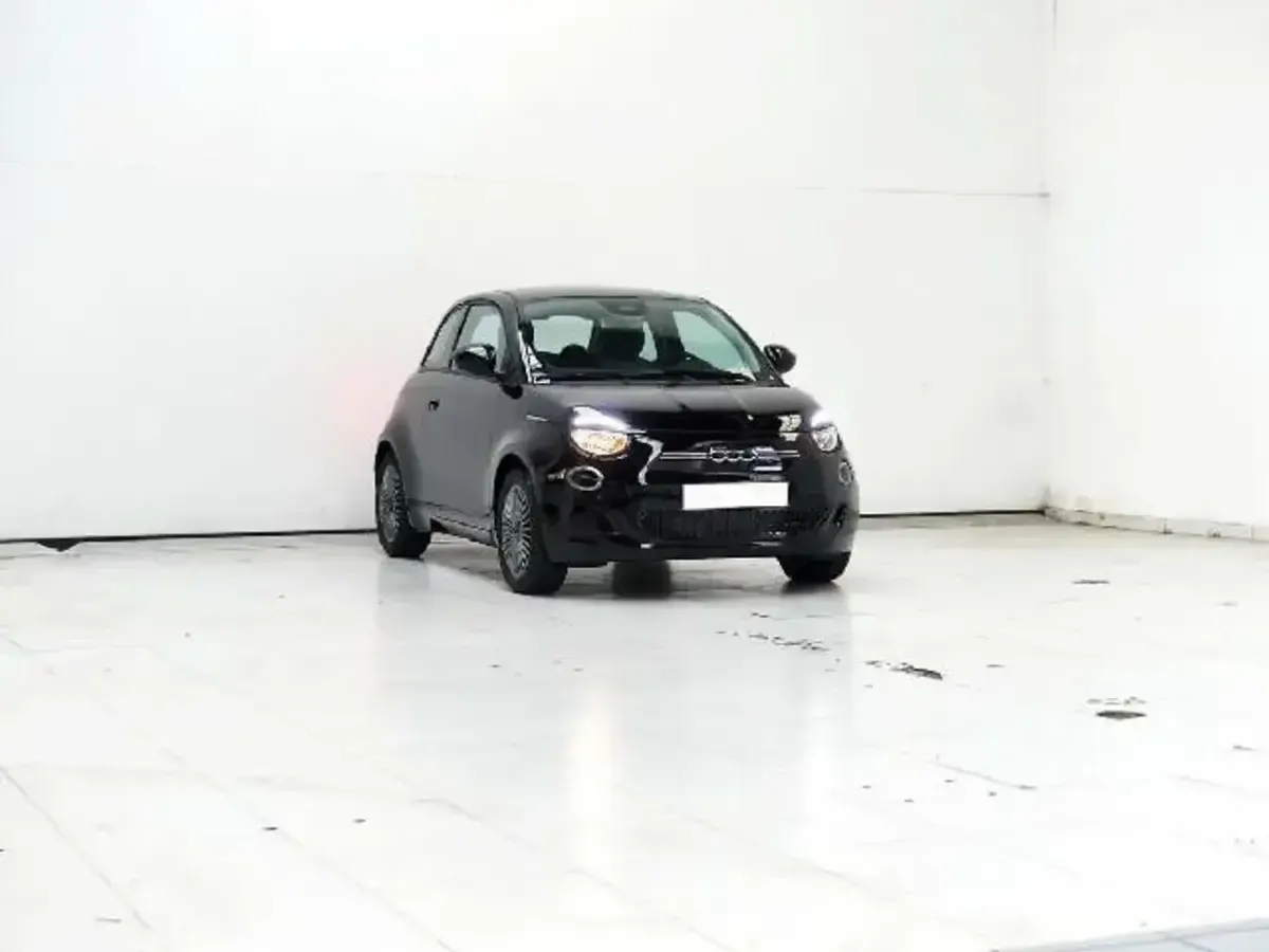 Usado Fiat 500e Icon 86 kW (118 CV) 2022 Negro Utilitario