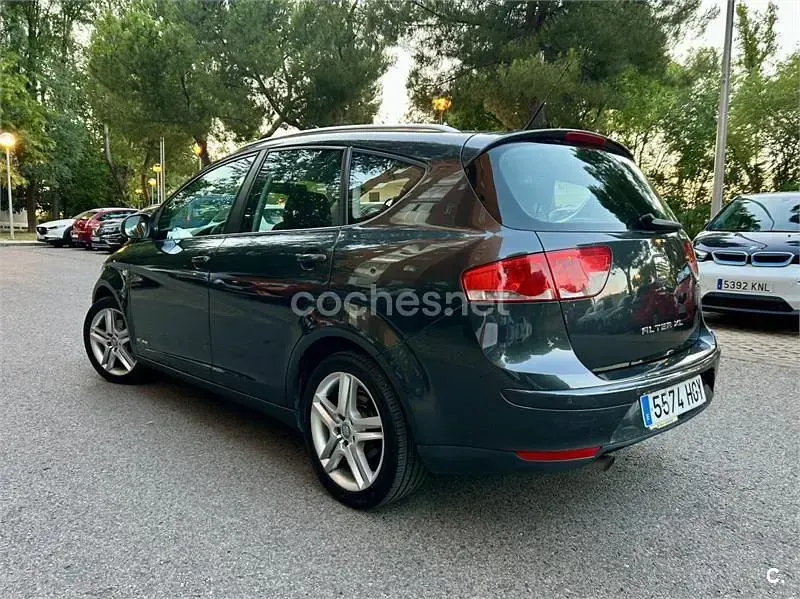 Usado Seat Altea XL Style 105 CV (77 kW) 2011 Negro Monovolumen