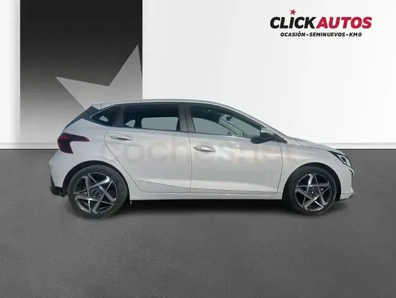 Usado Hyundai i20 100 CV (73 kW) 2025 Gris / plata Utilitario