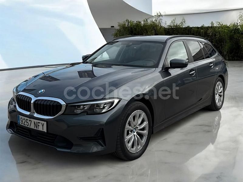 Gris / plata Usado 2021 BMW 318 Comfort Edition Familiar | 25.990 € (Caro) - Imagen 1/4