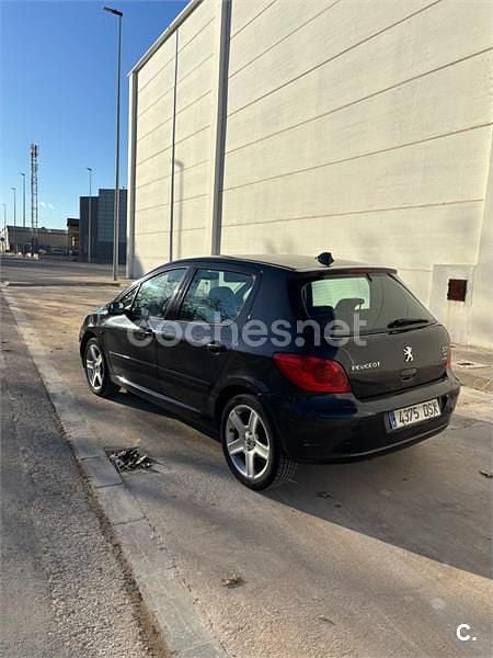 Usado Peugeot 307 136 CV (100 kW) 2005 Negro Berlina
