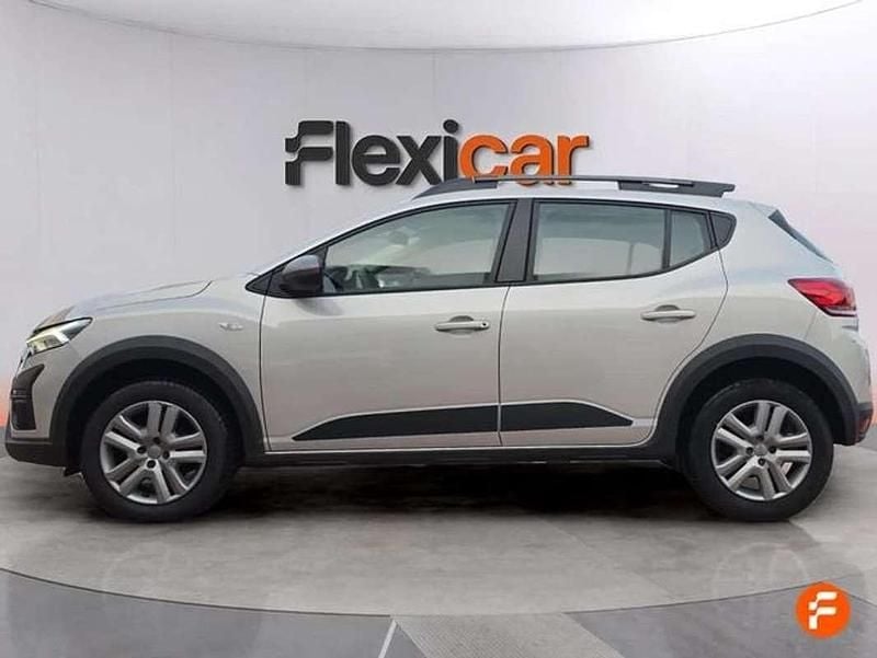 Usado Dacia Sandero Expression 91 CV (66 kW) 2022 Gris Utilitario