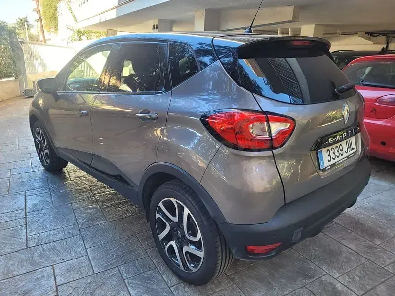 Usado Renault Captur Intens 120 CV (88 kW) 2016 Beige SUV