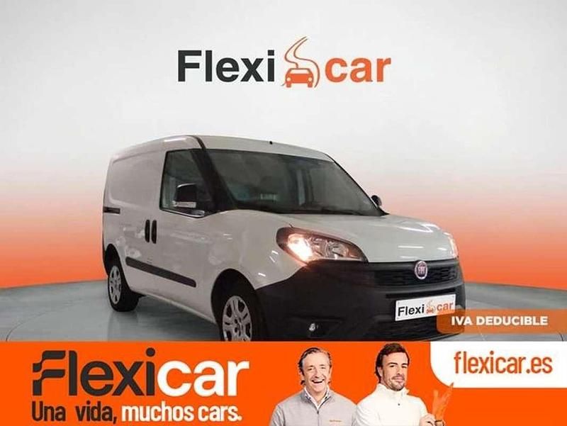 Usado Fiat Doblò 106 CV (77 kW) 2022 Blanco Monovolumen