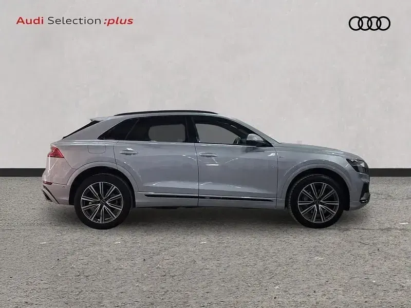Usado Audi Q8 S-line plus 286 CV (210 kW) 2022 Gris / plata SUV