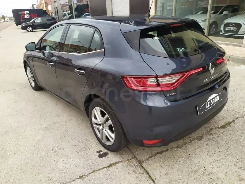 Begagnad Renault Mégane Business 95 HK (69 kW) 2019 Grå Sedan