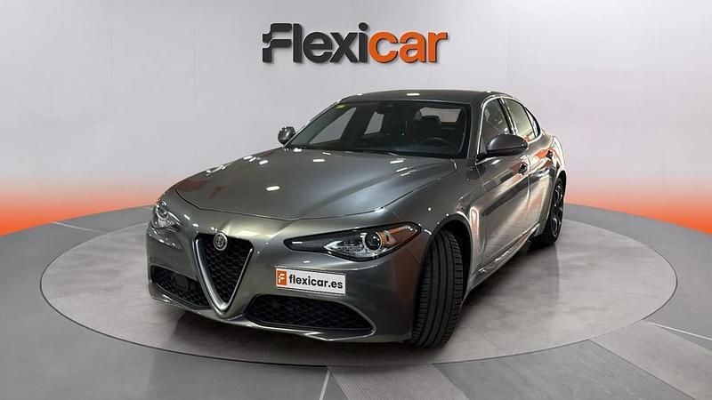 Usado Alfa Romeo Giulia Executive 190 CV (139 kW) 2020 Gris Berlina