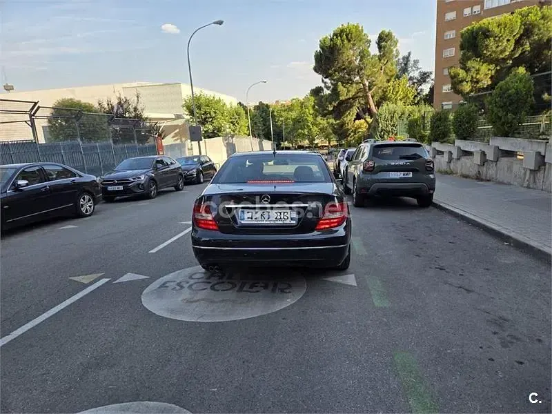 Usado Mercedes C200 Avantgarde 136 CV (100 kW) 2012 Negro Berlina
