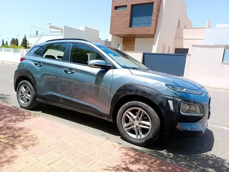 Usado Hyundai Kona Style 120 CV (88 kW) 2018 Gris / plata SUV