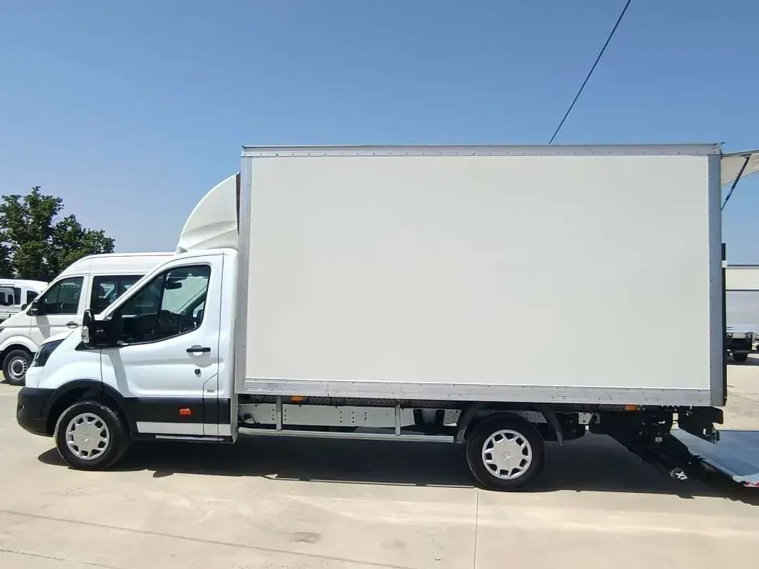 Usado Ford Transit Trend 131 CV (96 kW) 2023 Blanco Van