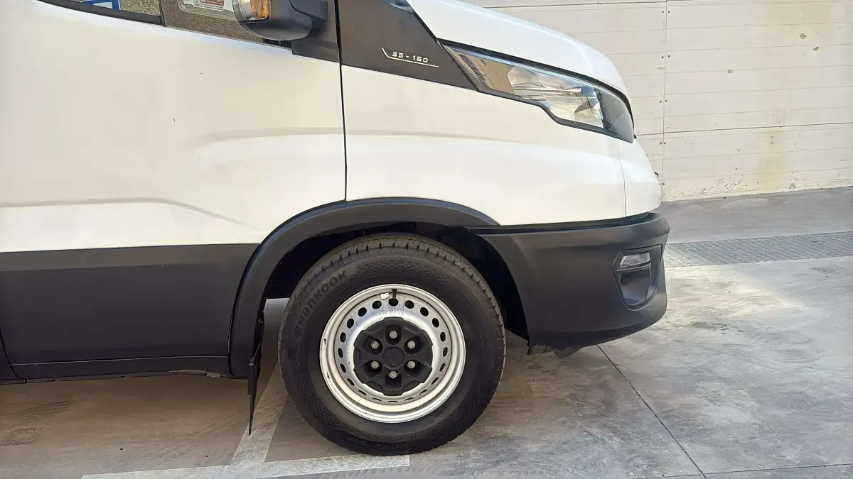 Usado Iveco Daily 156 CV (114 kW) 2021 Blanco Van