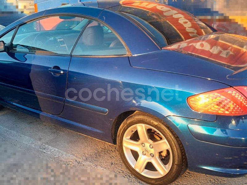 Usado Peugeot 307 CC 138 CV (101 kW) 2004 Azul Descapotable
