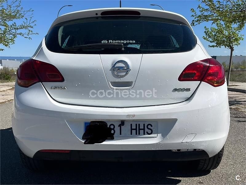 Usado Opel Astra Enjoy 95 CV (69 kW) 2011 Blanco Berlina