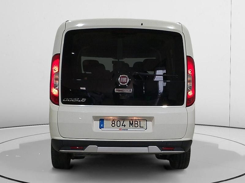 Usado Fiat Doblò Trekking 120 CV (88 kW) 2022 Blanco Monovolumen