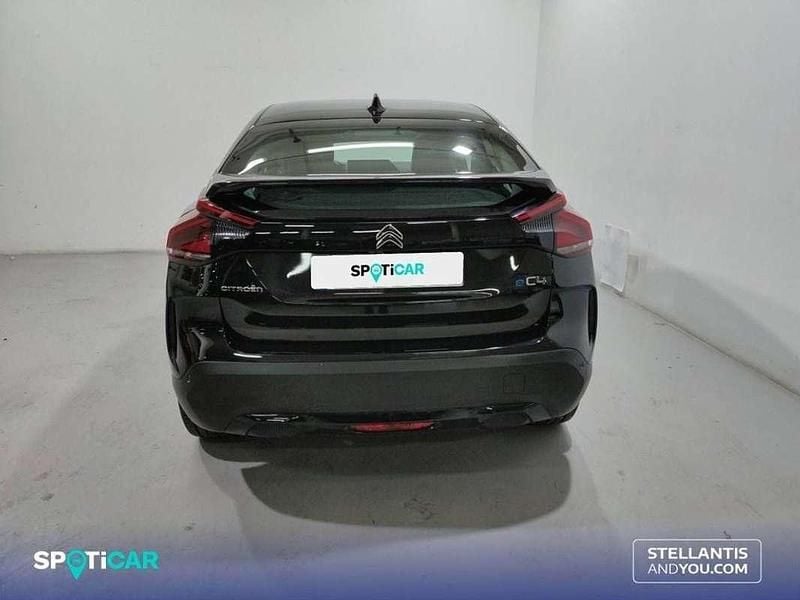 Käytetty Citroën e-C4 116 kW (158 HP) 2024 Punainen Sedan