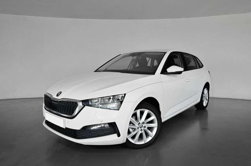 Blanco Usado 2023 Skoda Scala Ambition Utilitario | 15.590 € (Buen precio) - Imagen 1/4