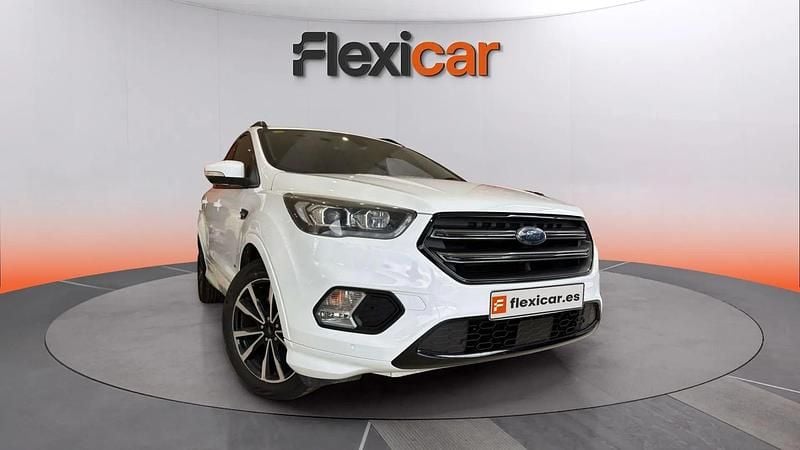 Usado Ford Kuga ST-Line 182 CV (133 kW) 2018 Blanco SUV