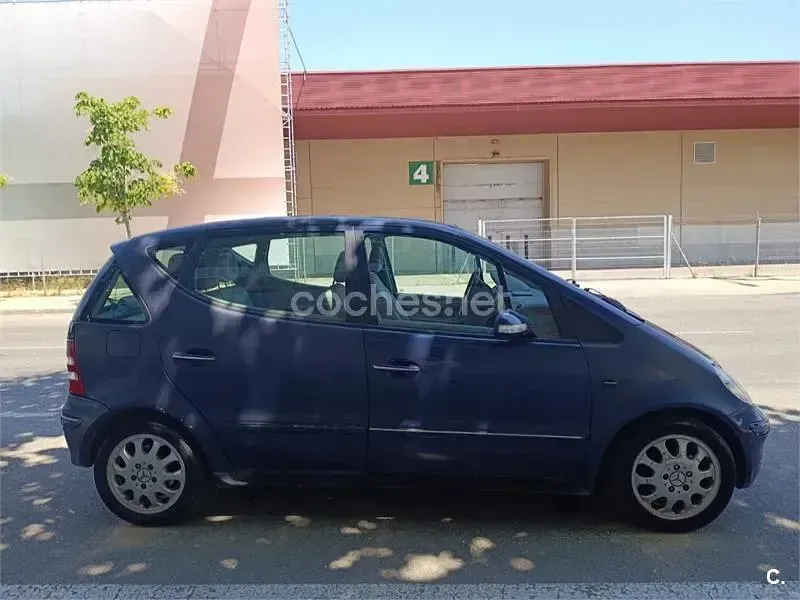 Usado Mercedes A160 Elegance 102 CV (75 kW) 2004 Azul Monovolumen