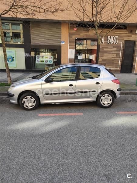 Usado Peugeot 206 70 CV (51 kW) 2002 Gris / plata Berlina
