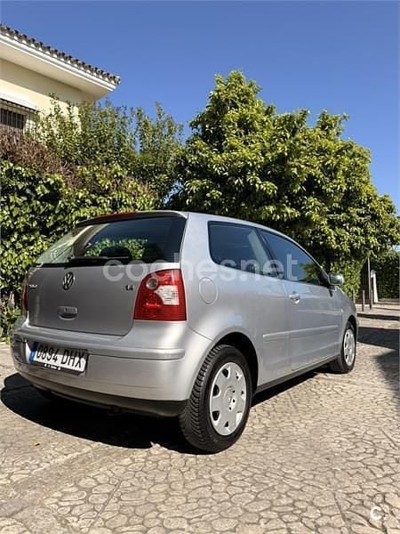 Usado VW Polo Match 75 CV (55 kW) 2005 Gris / plata Utilitario