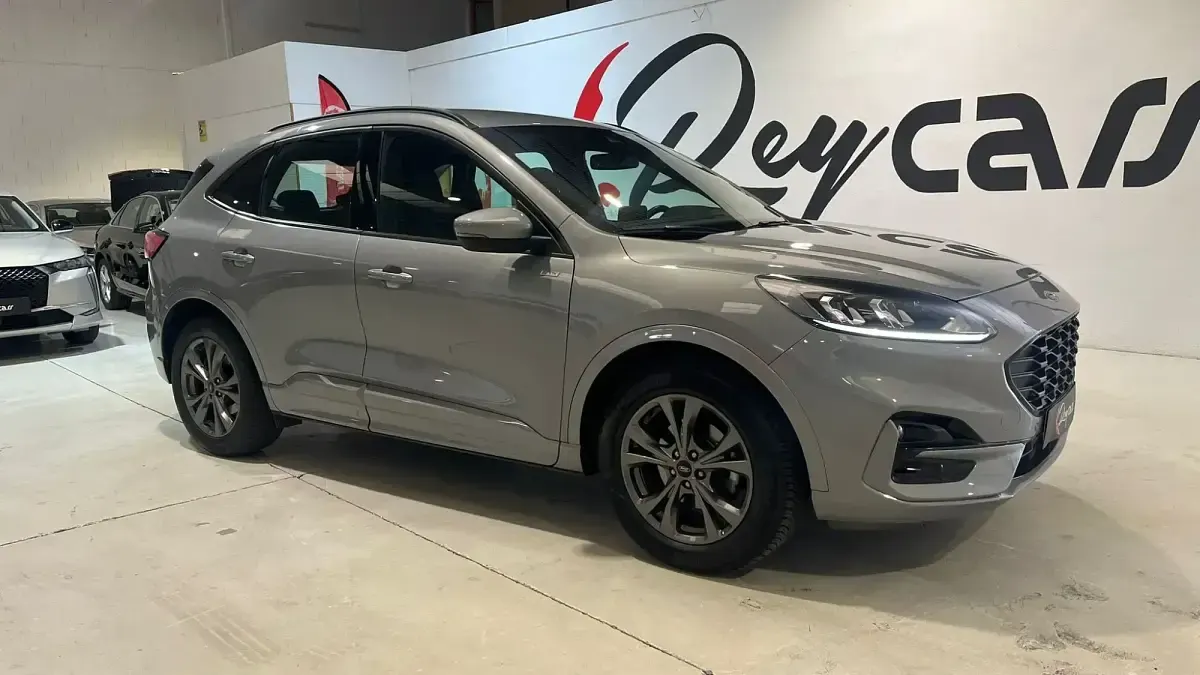 Usado Ford Kuga ST-Line 150 CV (110 kW) 2023 Gris SUV