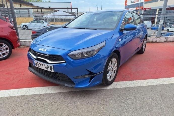 Azul Usado 2024 Kia Ceed Utilitario | 15.360 € (Super precio) - Imagen 1/4