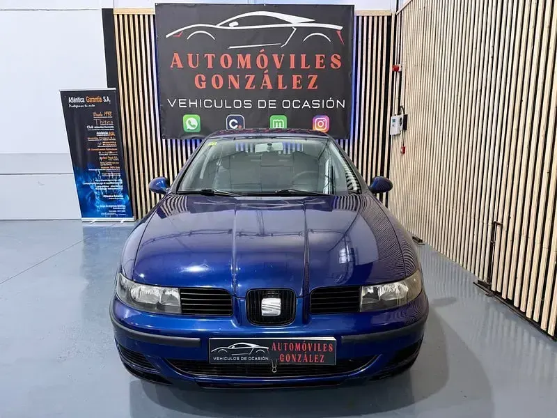 Usado Seat Leon Stella 90 CV (66 kW) 2004 Azul Utilitario