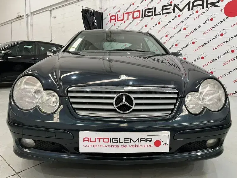 Usado Mercedes C180 143 CV (105 kW) 2002 Azul Berlina