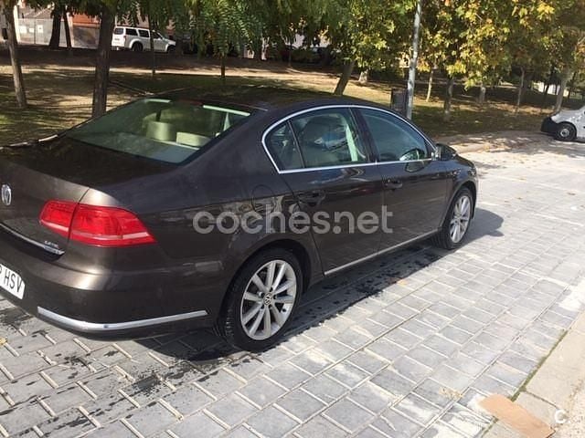 Usado VW Passat Highline 170 CV (125 kW) 2013 Negro Berlina