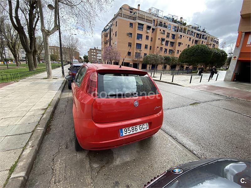 Usado Fiat Grande Punto 90 CV (66 kW) 2008 Rojo Utilitario