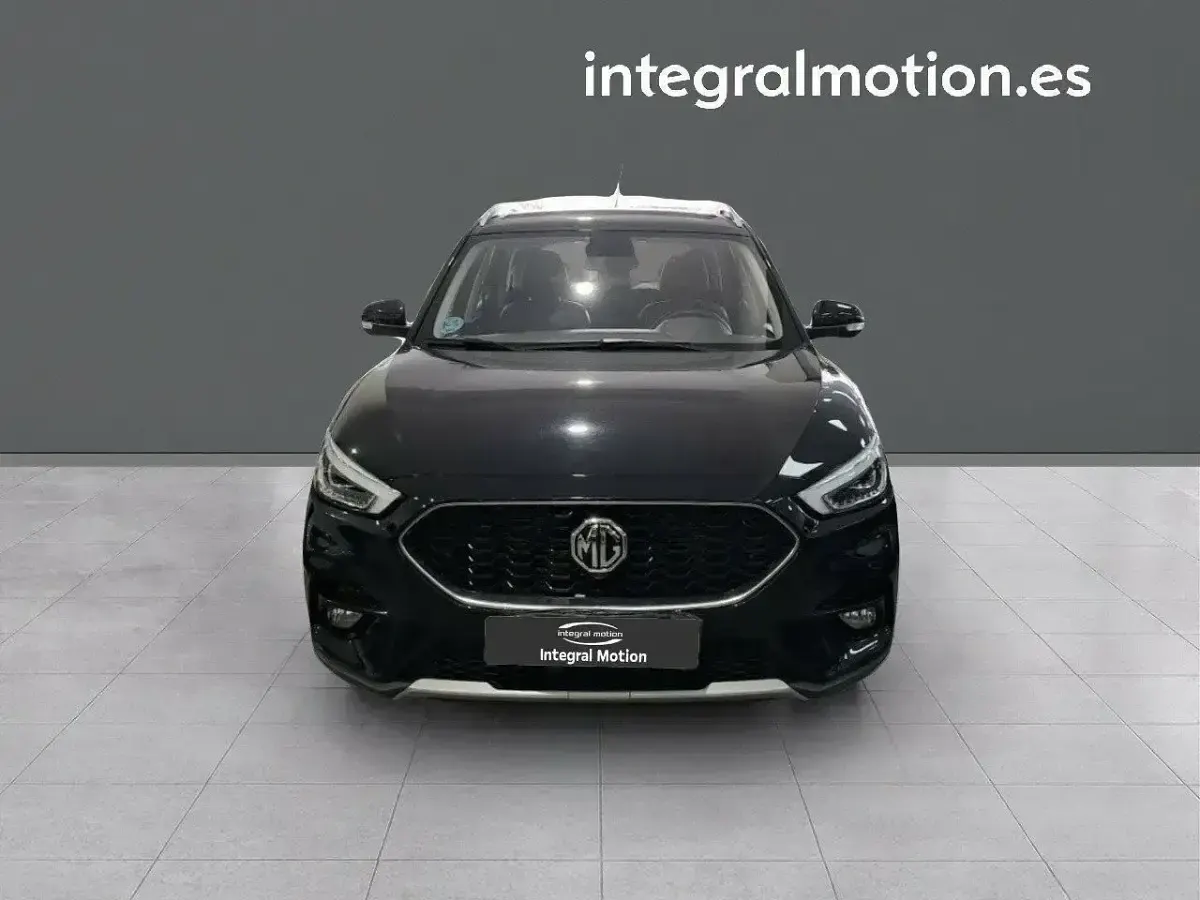 Usado MG ZS Luxury 111 CV (81 kW) 2022 Negro SUV