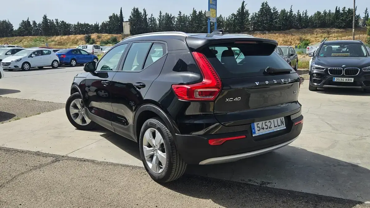 Usado Volvo XC40 Momentum 163 CV (119 kW) 2020 Negro SUV