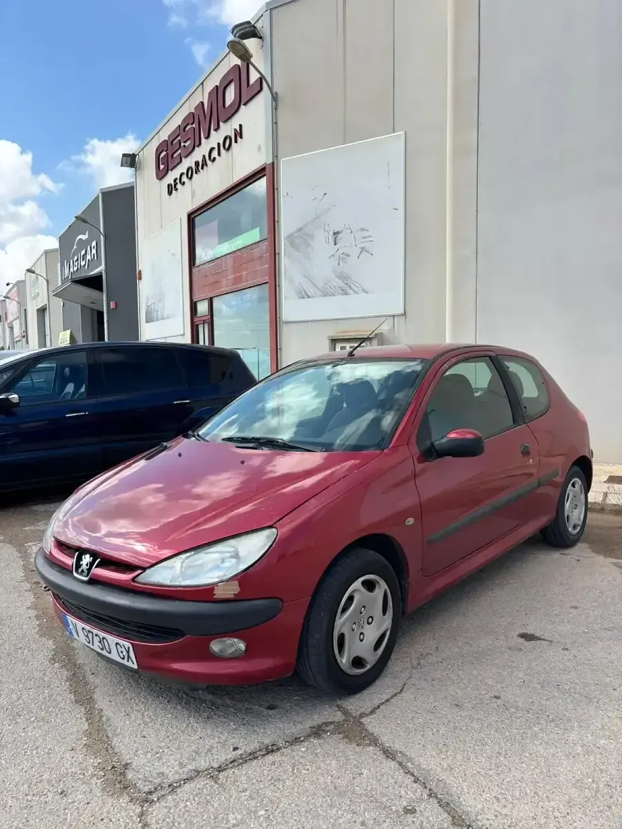 Usado Peugeot 206 70 CV (51 kW) 2000 Utilitario
