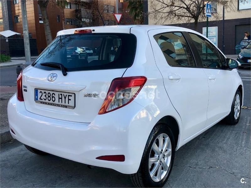 Blanco Usado 2014 Toyota Yaris City Berlina | 8200 € (Buen precio) - Imagen 1/4