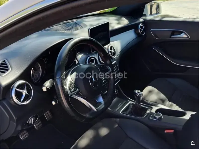 Usado Mercedes CLA200 AMG line 136 CV (100 kW) 2015 Blanco Coupe