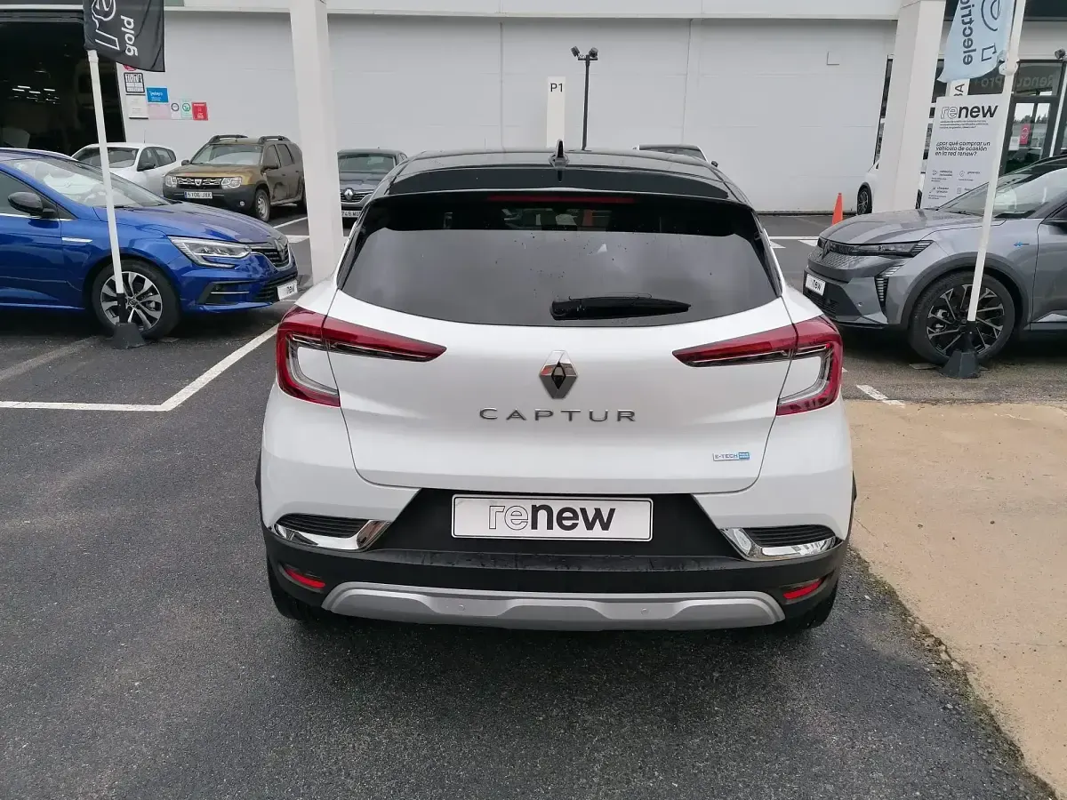 Usado Renault Captur Zen 160 CV (117 kW) 2022 Blanco SUV