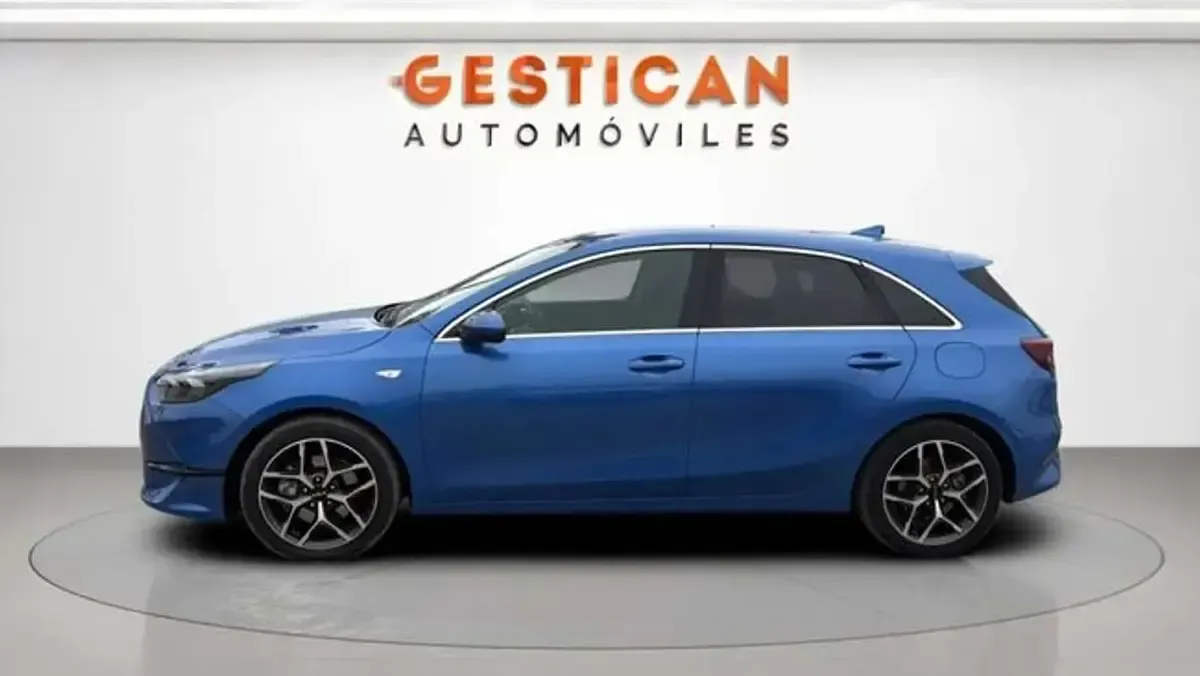 Usado Kia Ceed 120 CV (88 kW) 2023 Azul Utilitario