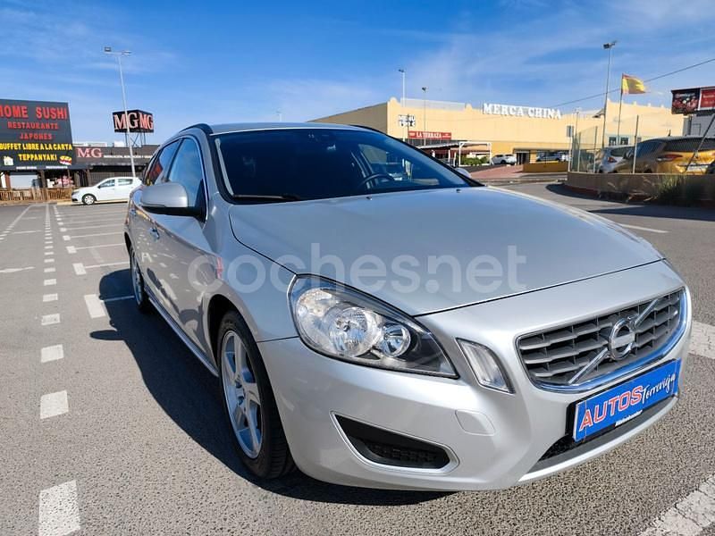 Usado Volvo V60 Momentum 163 CV (119 kW) 2011 Gris / plata Familiar