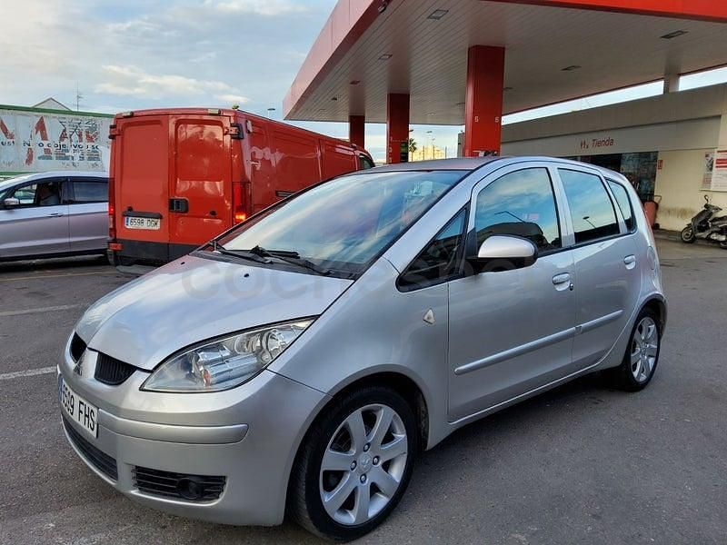 Usado Mitsubishi Colt Instyle 95 CV (69 kW) 2006 Gris / plata Monovolumen