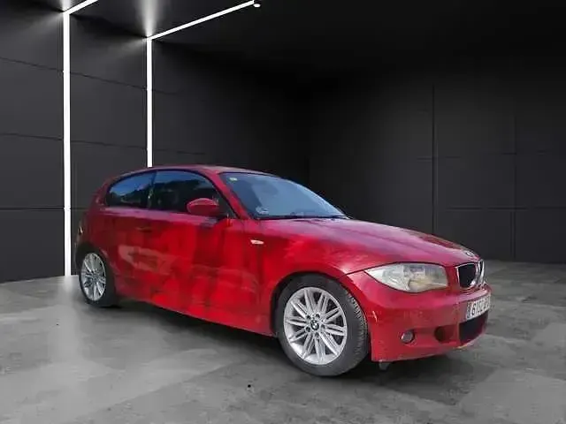 Usado BMW 118 Shadowline 143 CV (105 kW) 2008 Rojo Utilitario
