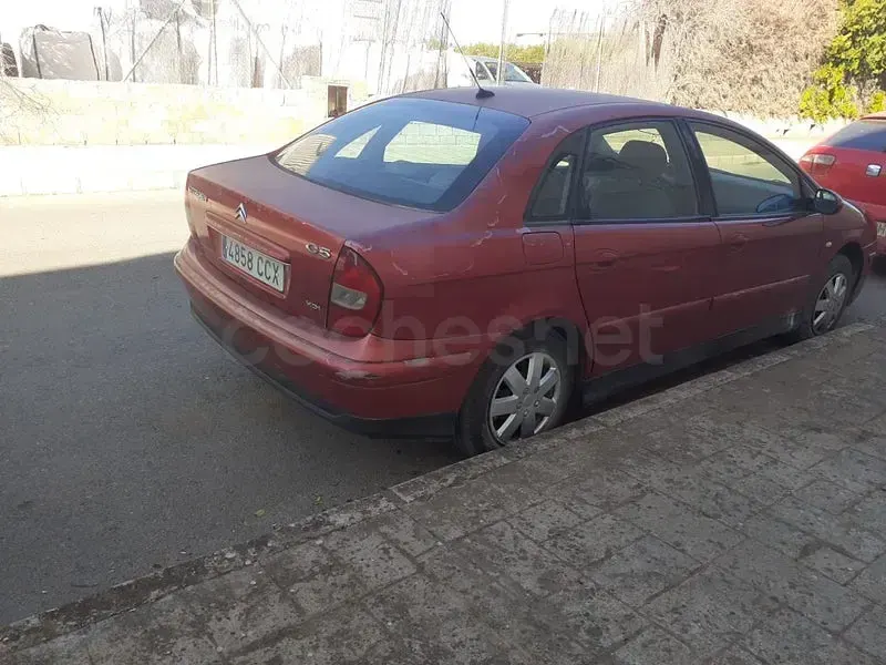 Usado Citroën C5 110 CV (80 kW) 2002 Granate Familiar