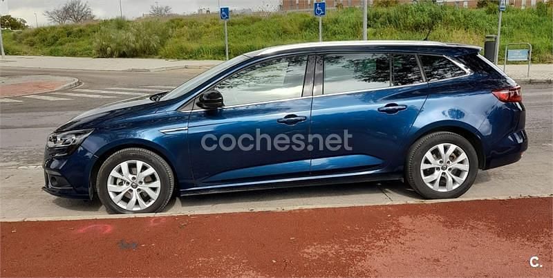 Usado Renault Mégane GrandTour LIMITED 130 CV (95 kW) 2018 Azul Familiar